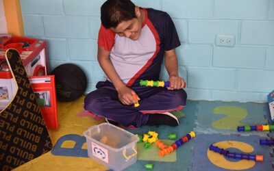 Superando Obstáculos: Hacia una Educación Inclusiva para Niños y Niñas con Discapacidad